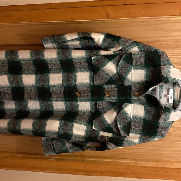 Brand New BB Dakota Santa Cruz Shacket, size M. Green, white and black. - Picture 3 of 4